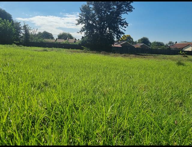 1,060M² VACANT LAND FOR SALE IN FALCON RIDGE